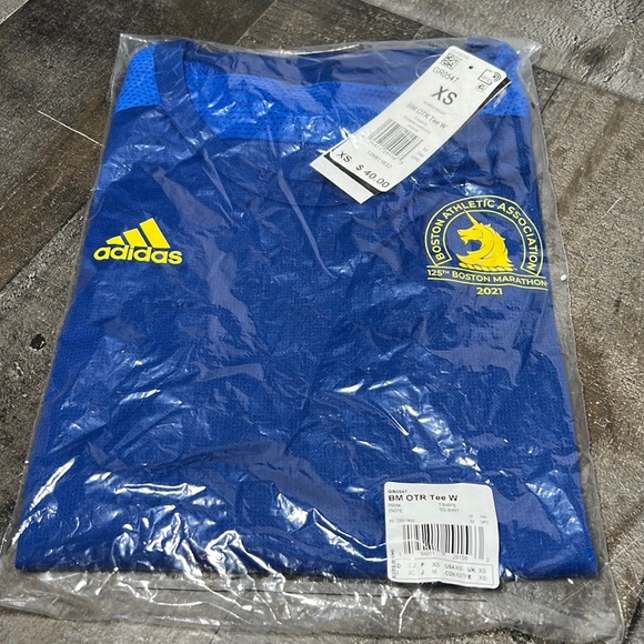 NEW SEALED ADIDAS Women's Running Carrera T-Shirts Size XS